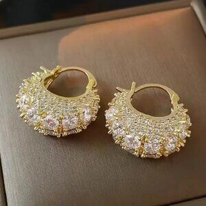 SPARKLING GOLDEN CRESCENTS